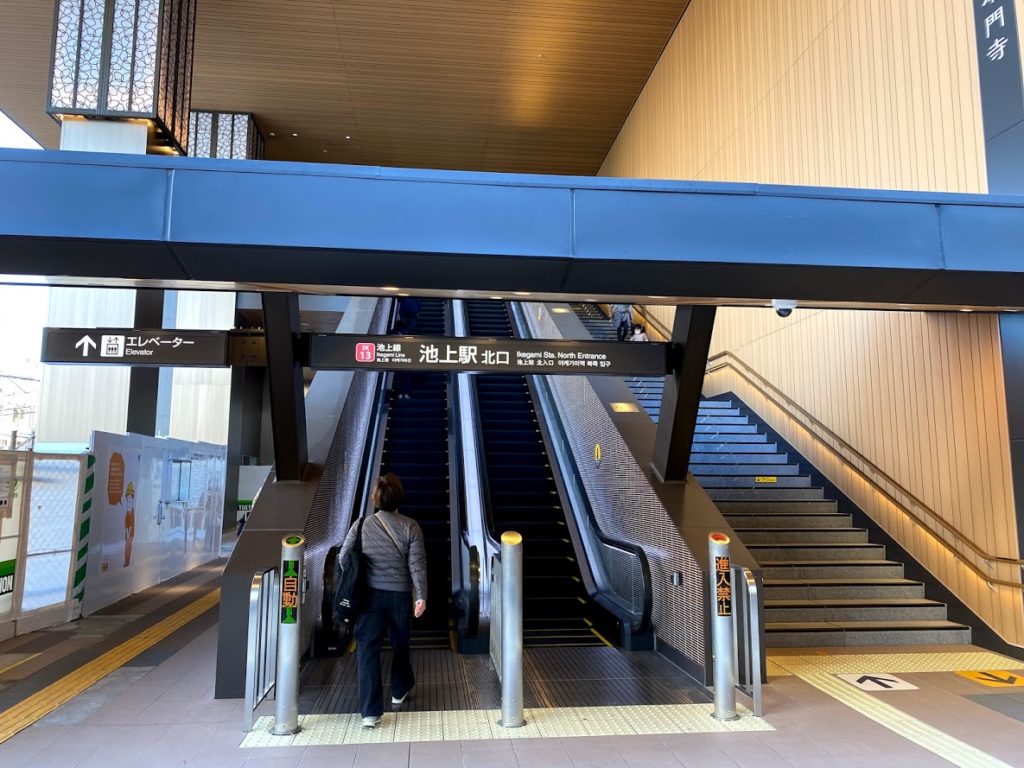 ikegami-station- escalator